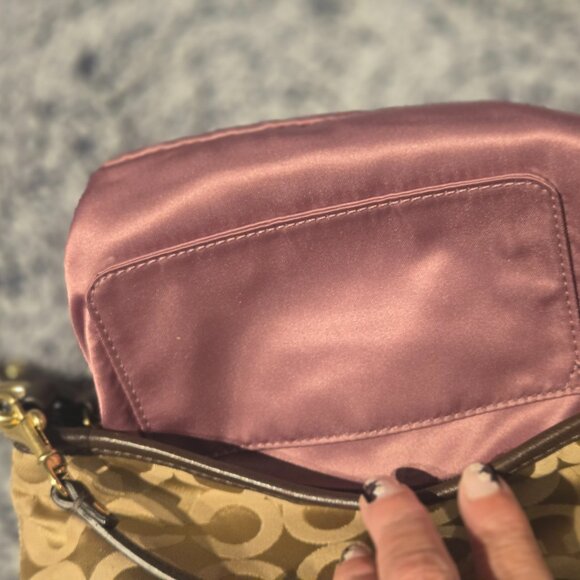 Coach wristlet - Picture 9 of 11